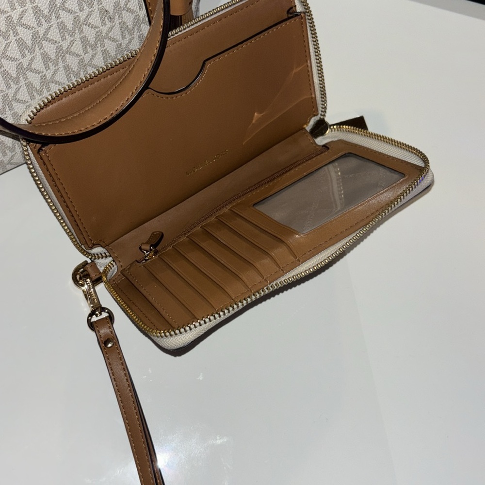 Michael Kors Wallet - Picture 2 of 2